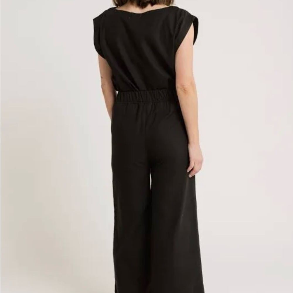 Set of Two LAUDE the Label Everyday Tops (Black + White) Wore Once - Picture 5 of 7